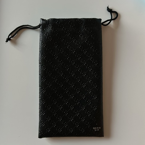 GUESS Glasses Case - Picture 2 of 2